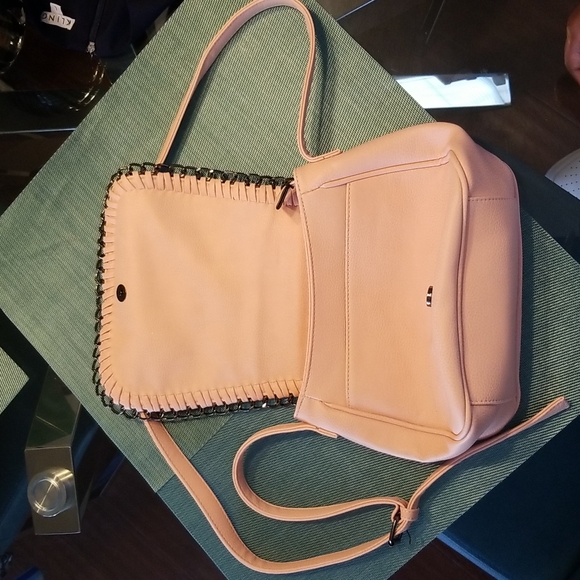A wonderful, elegant crossbody Torrid bag!, soft pink, very clean inside and out - Picture 2 of 5